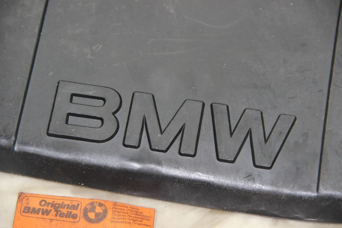 NEU ORIGINAL 72601902246 Schmutzfänger BMW E28 Hinten Links