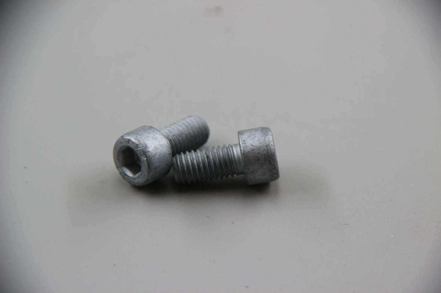 Original BMW E87 E46 E39 E63 E38 2x Zylinderschraube M8X16-8.8-ZNS3 07119904101