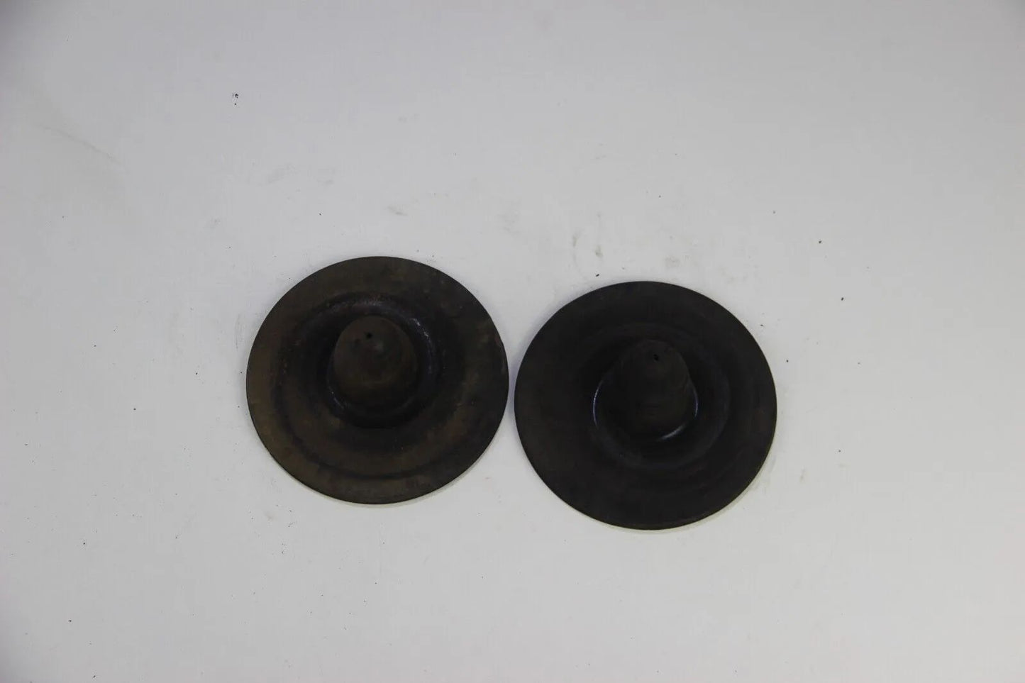 Original BMW E30 Federunterlage paar 1128610 Gummipuffer Federsitz Hinterachse