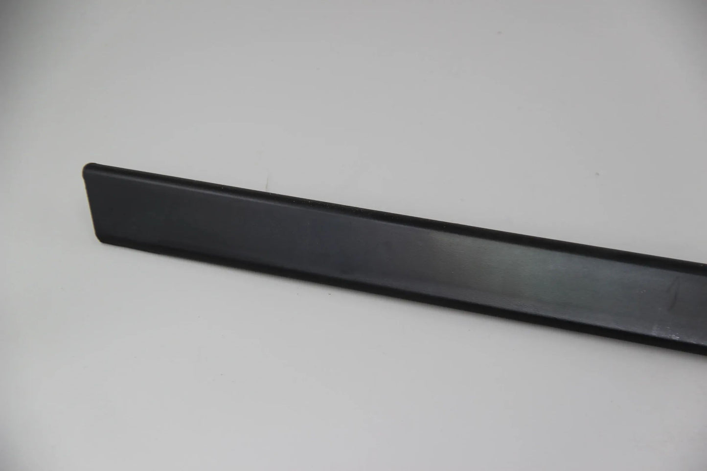 BMW E39 520i-540i M5 Limousine Stossleiste Tür hinten rechts schwarz 51138159298
