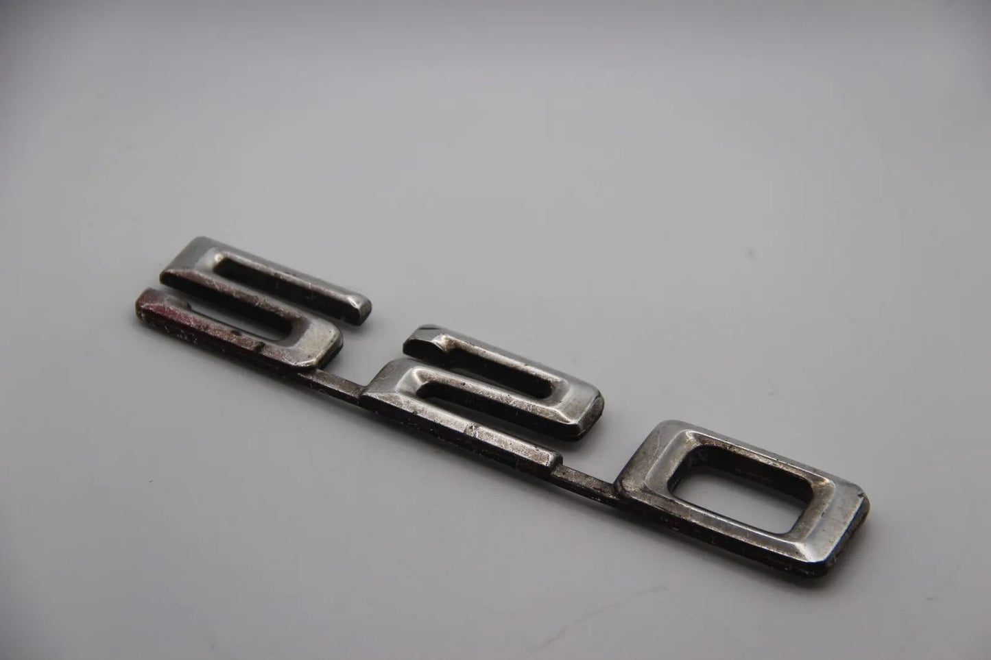 Original BMW E12 520 Modellbezeichnung Emblem Schriftzug B2 BMW N 11319. 0