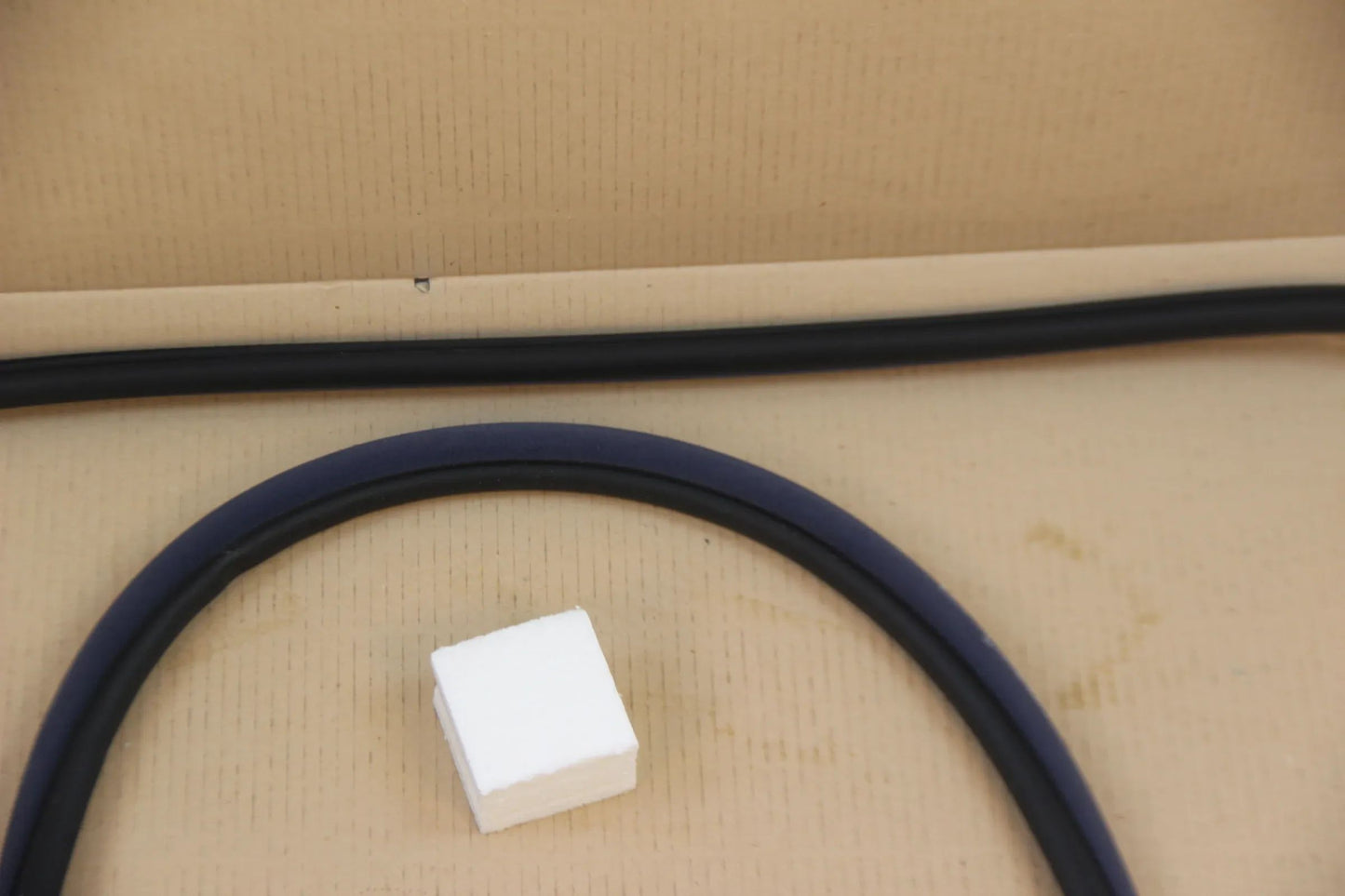 Original BMW E34 518i-540i M5 3.6 3.8 Kantenschutz vorne NOS 51728137771