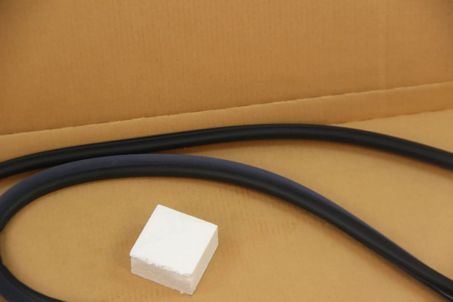 Original BMW E34 518i-540i M5 3.6 3.8 Kantenschutz hinten NOS 51728137774