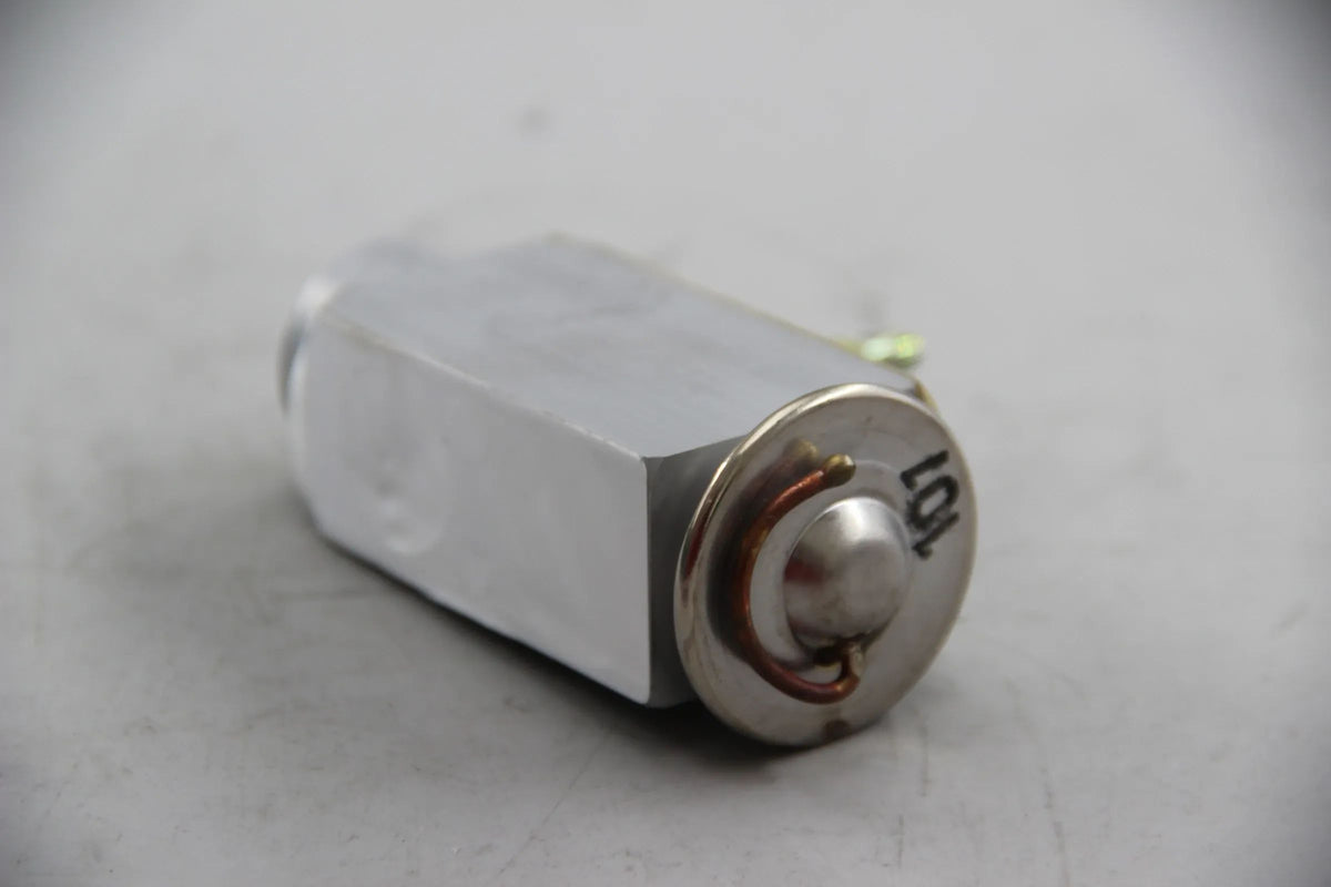 Original BMW E46 318i-328i Limousine Touring Expansionsventil NOS 64118372773