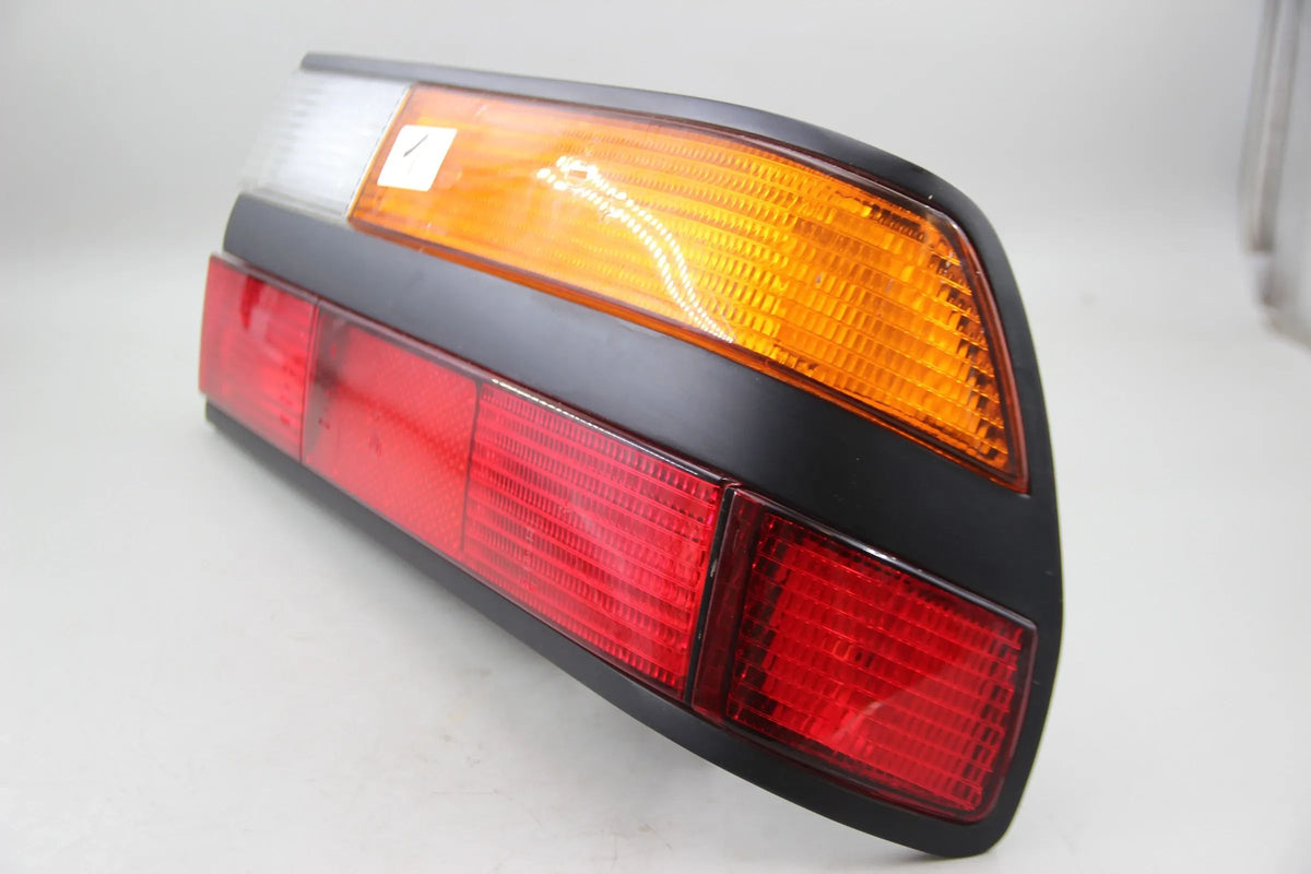 Original BMW E28 518i 520i-535i M535i Heckleuchte rechts schwarz 63211381364