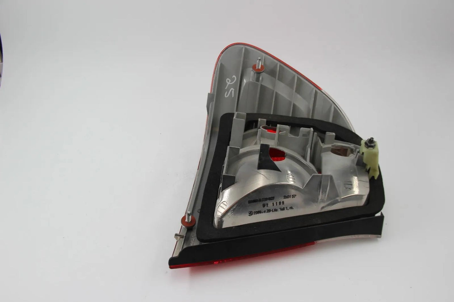 Original BMW E46 Limousine  Heckleuchte Seitenwand rechts weiss 63218383822