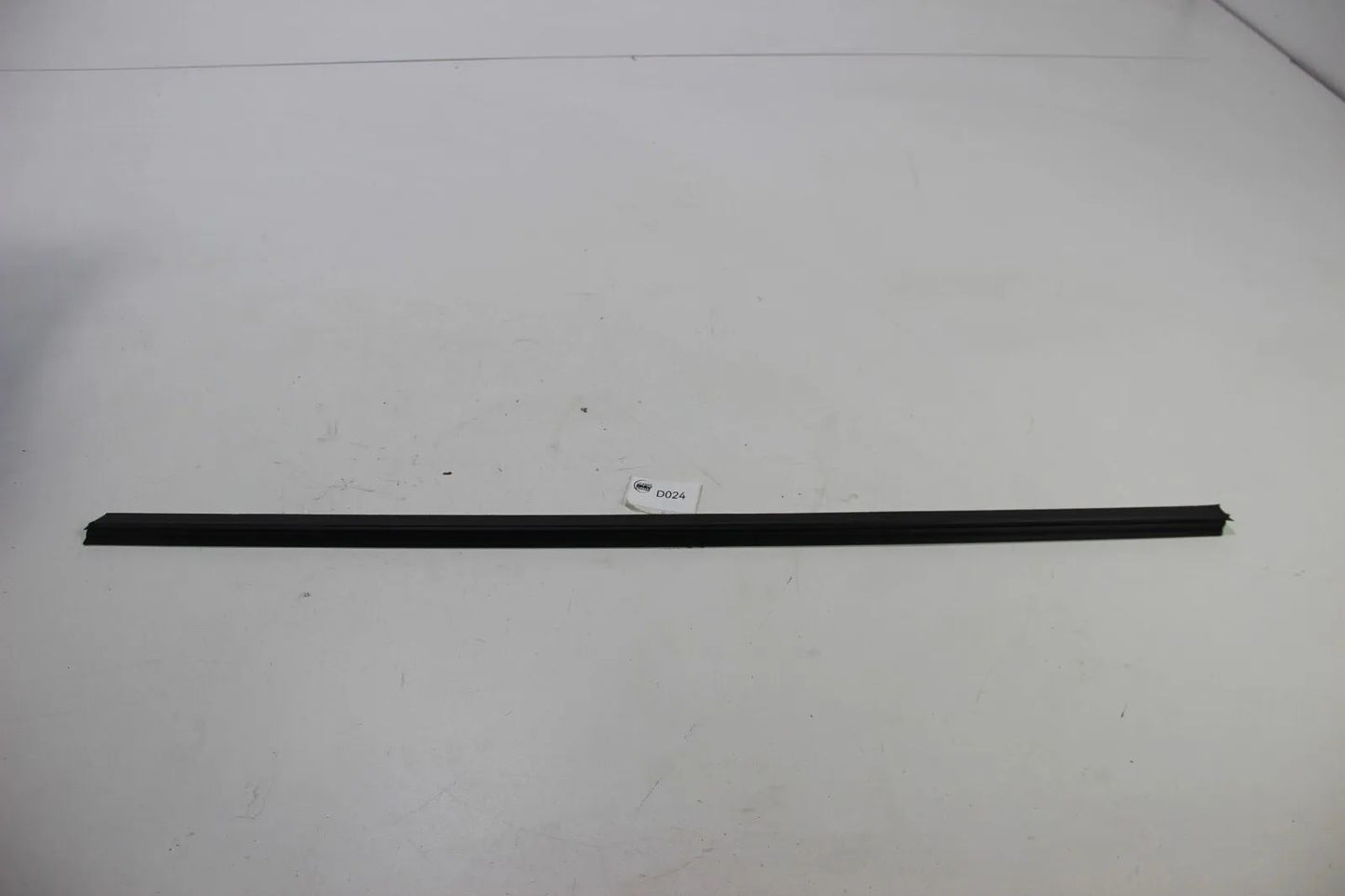 Original BMW E30 316i-325i M3 Fensterschachtabdichtung aussen links 51211913055