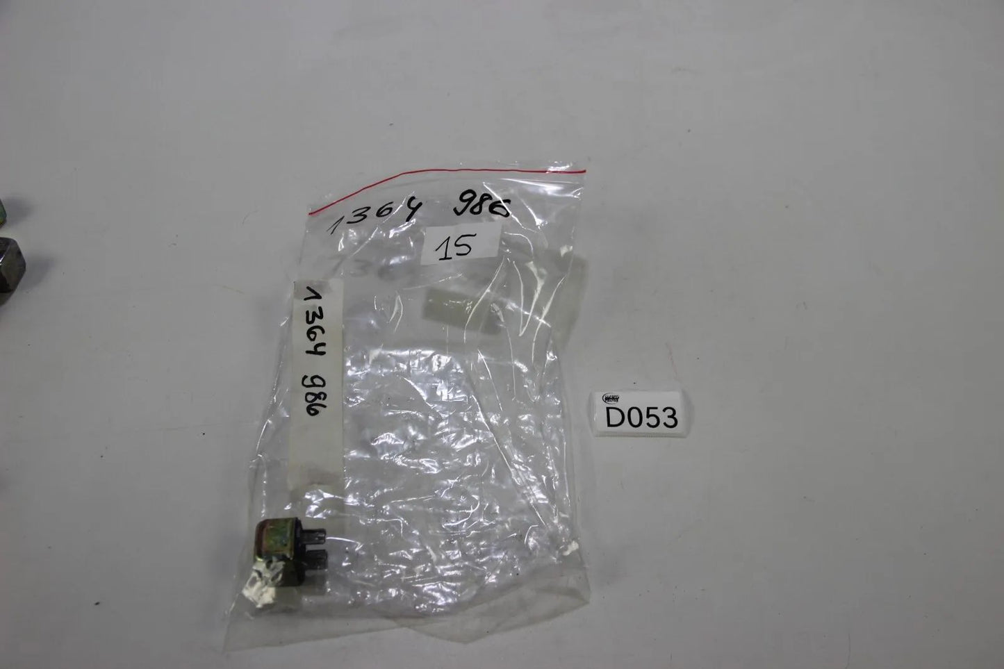 Original BMW E3 E9 E10 E12 E21 E23 E24 E28 Relais Relay gold Oldtimer 1364986