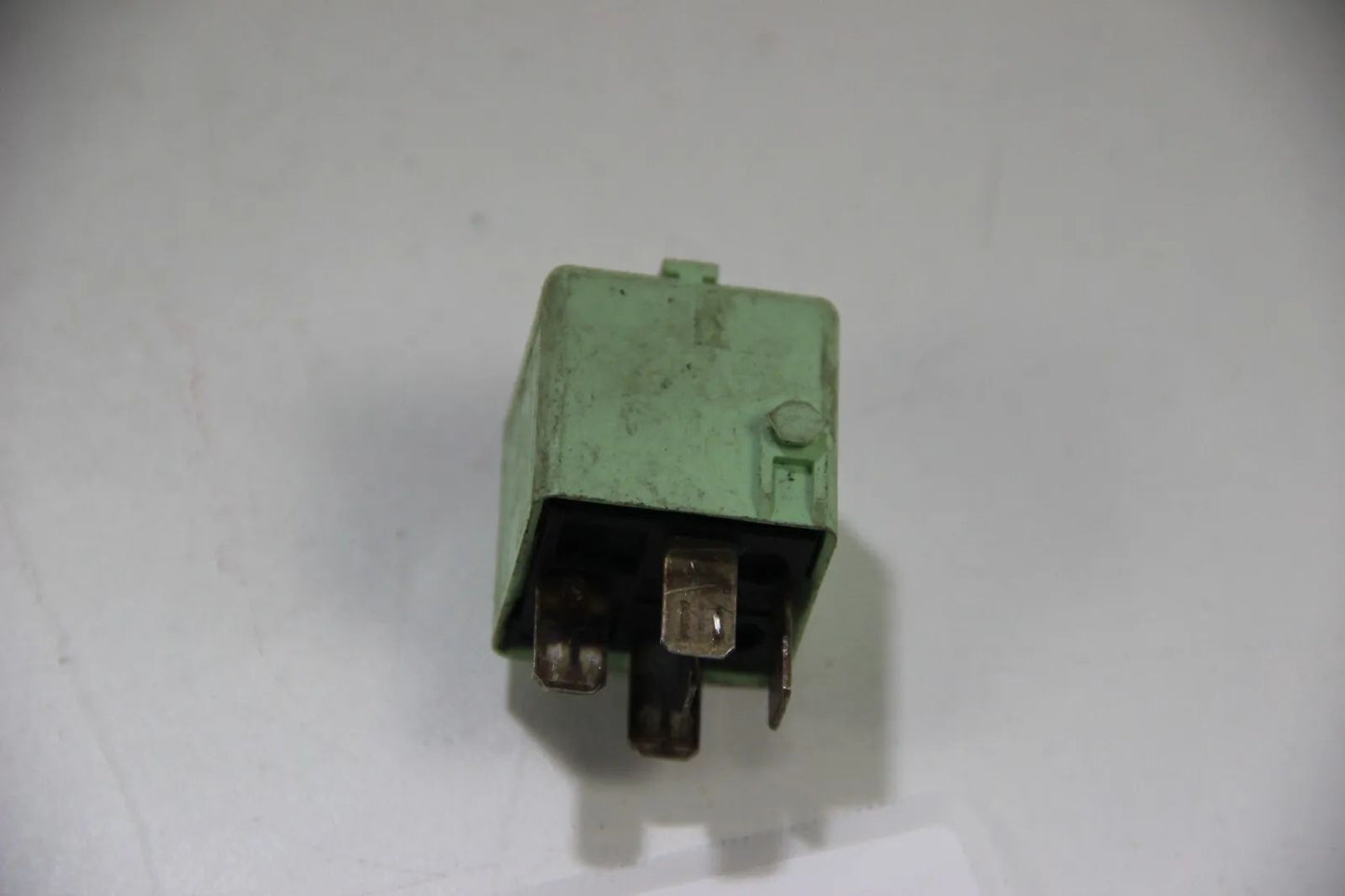 Original BMW CMSP E3 E9 E30 E36 E46 Relais Schliesser weissgrün  61368373700