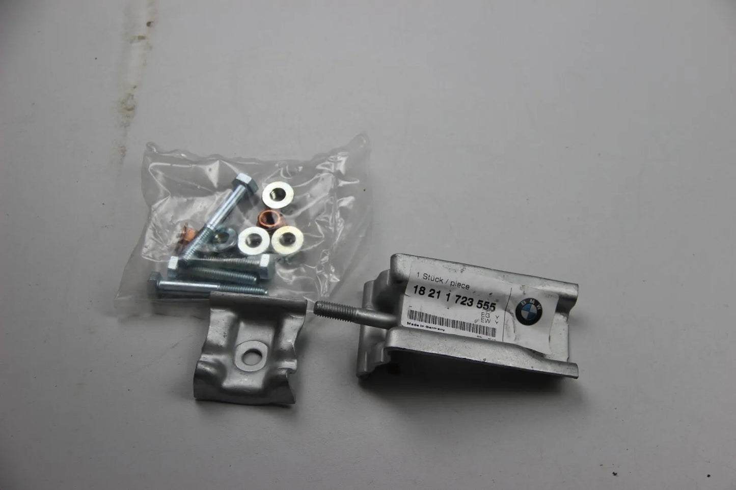 NEU ORIGINAL 18210146028 BMW 3er E36 Satz Anbauteile Schalldämpfer