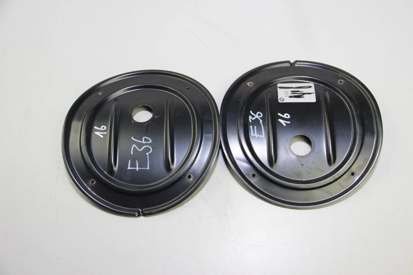 Original BMW E36 Tankabdeckung Rücksitz paar links recht cover  3er 318 316 320