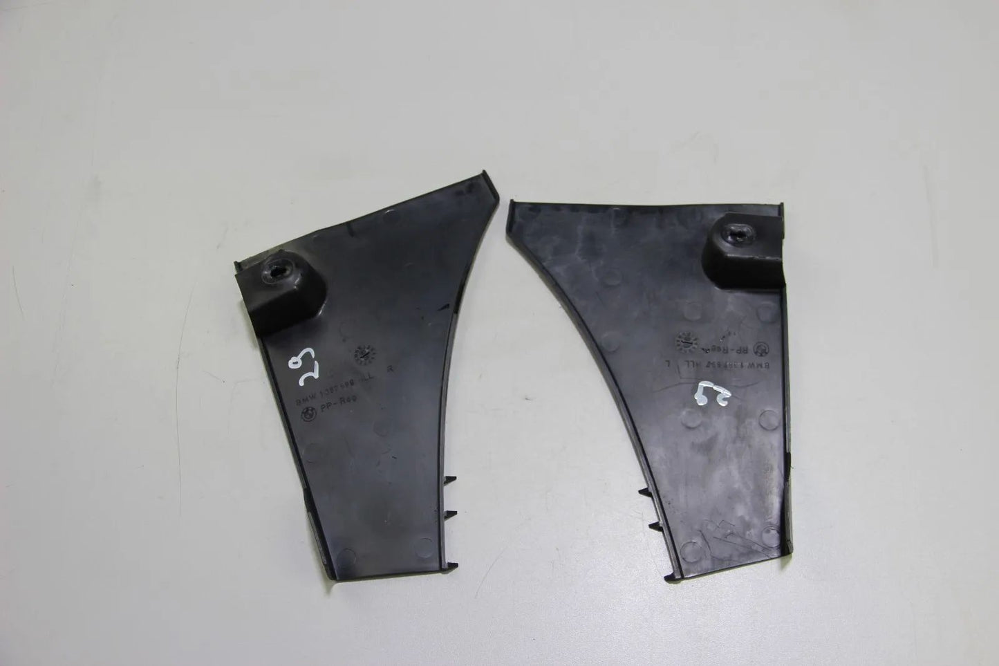 Original BMW E36 Kabelbaumabdeckung Boden Kofferraum paar 1387598 1387597