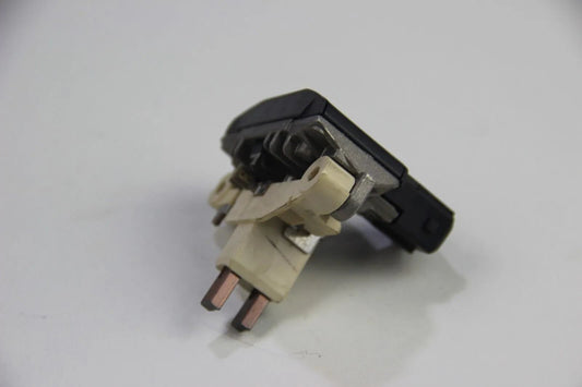 NEU NEW BMW 12311713 BOSCH 1 197 311 545 Lichtmaschinenregler Alternator