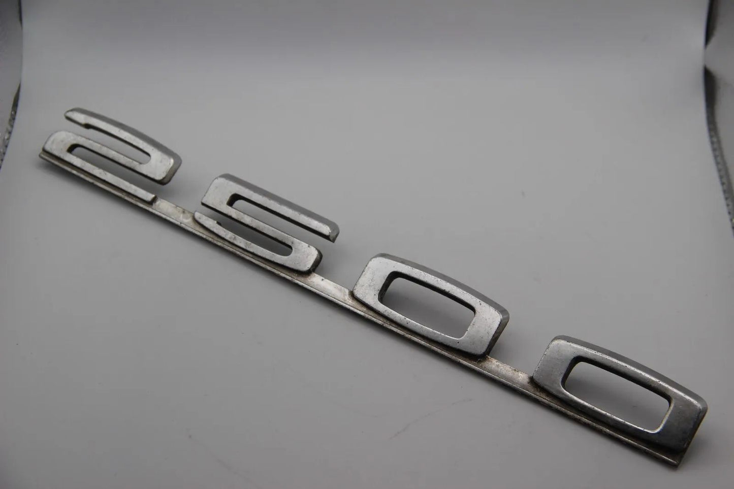 Original BMW E9 E3 2500 Modellbezeichnung Emblem Badge Schriftzug Typenschild