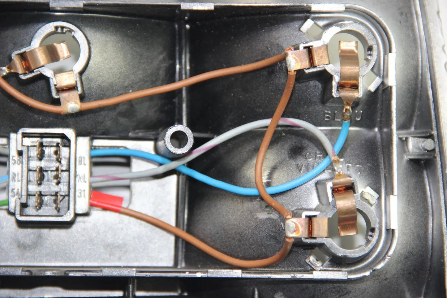 BMW E12 Lampenträger Rücklicht Heckleuchte Gehäuse links