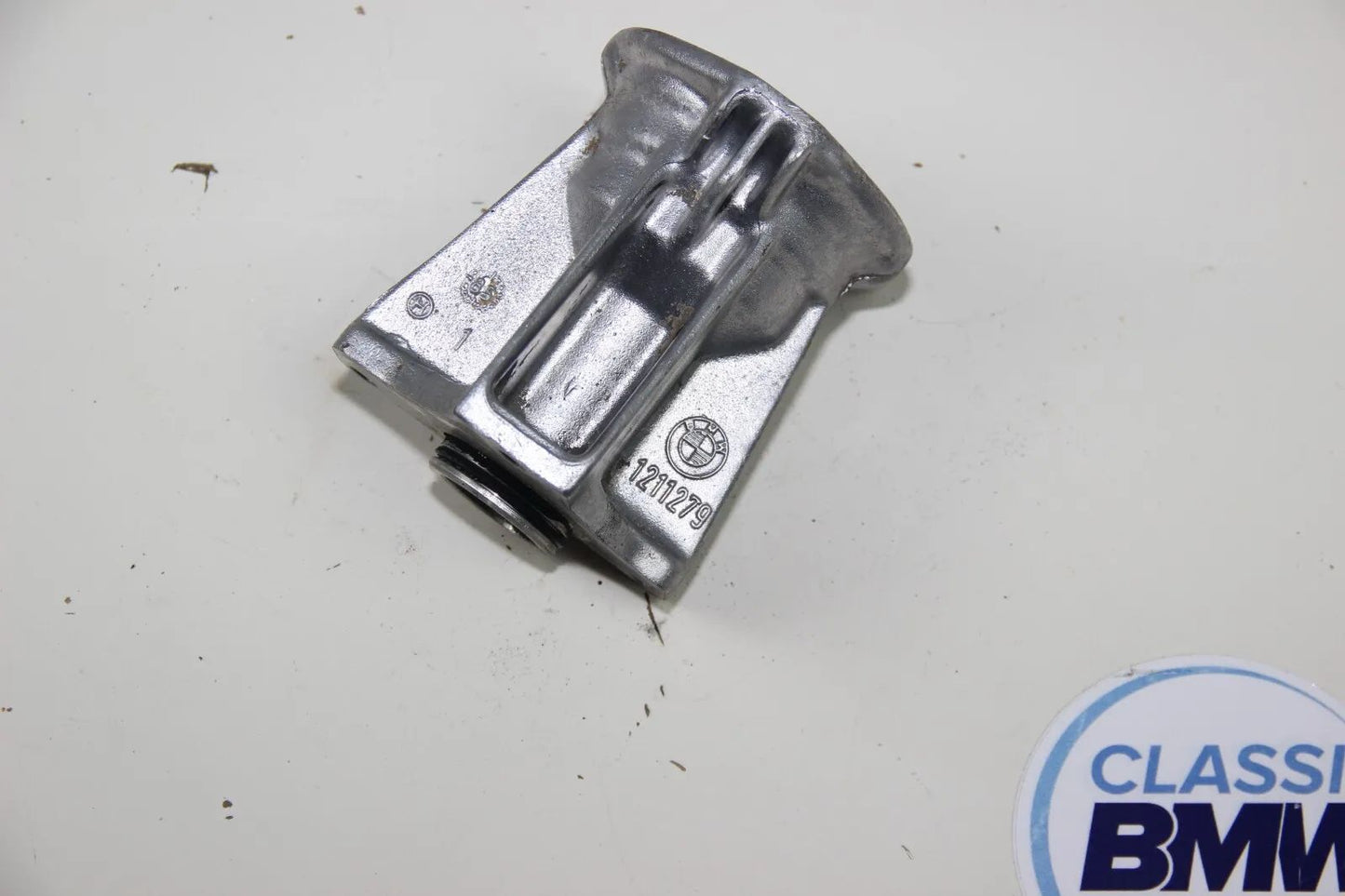 BMW E30 325ix AWD Allrad Lagerblock Antriebswelle Differenzialstütze 1211279