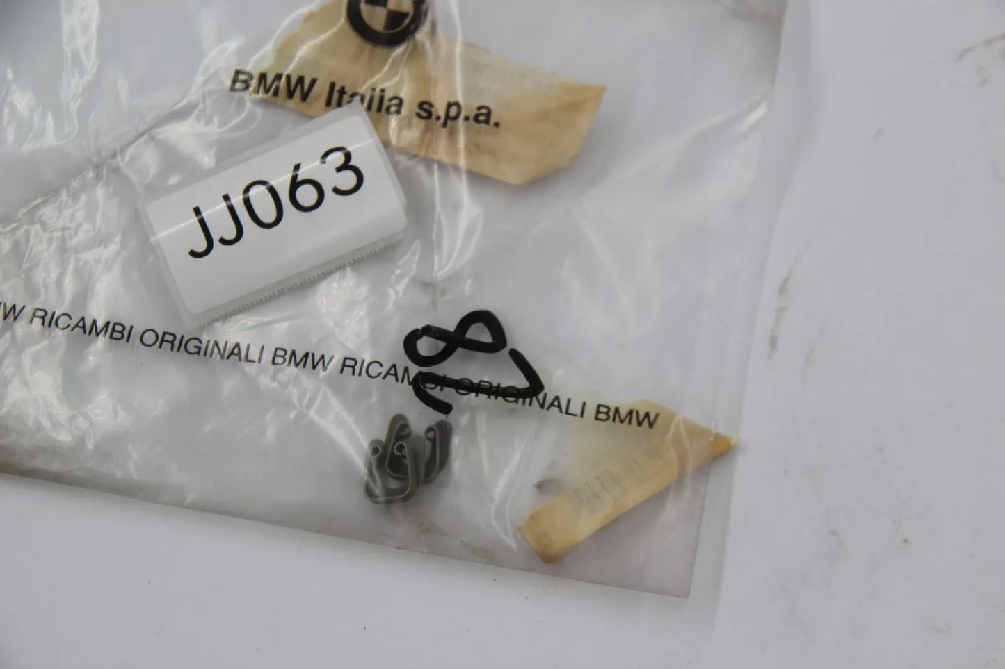 Original BMW E36 E34 E39 E32 E31 Sicherungsblech Tür vorn 2Stk 51211948157