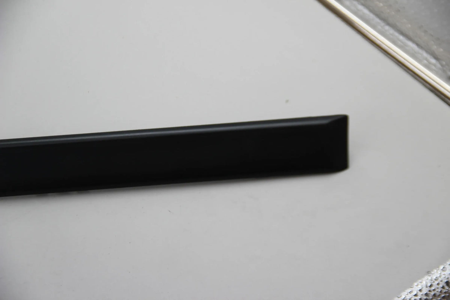 BMW E39 520i-540i M5 Limousine Stossleiste Tür hinten rechts schwarz 51138159298