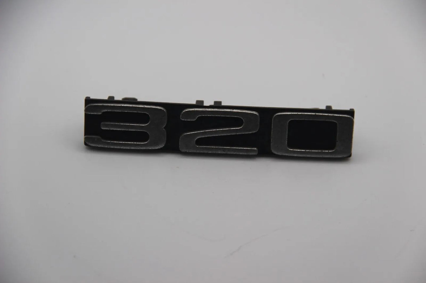 Original BMW E21 320 Kühlergrill Modellbezeichnung Emblem Badge Schriftzug