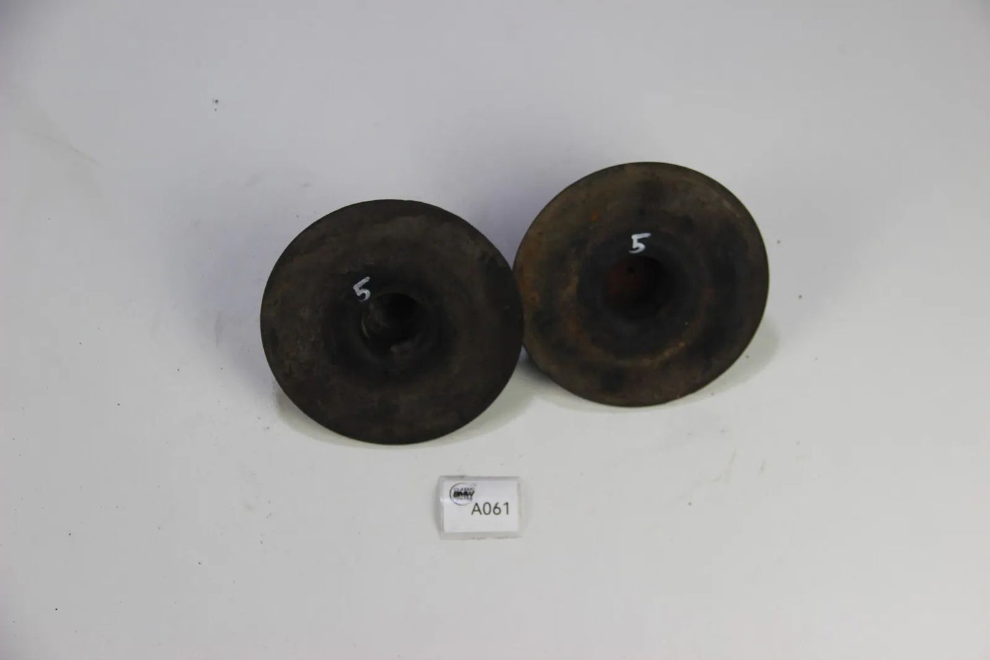 Original BMW E30 Federunterlage paar 1128610 Gummipuffer Federsitz Hinterachse