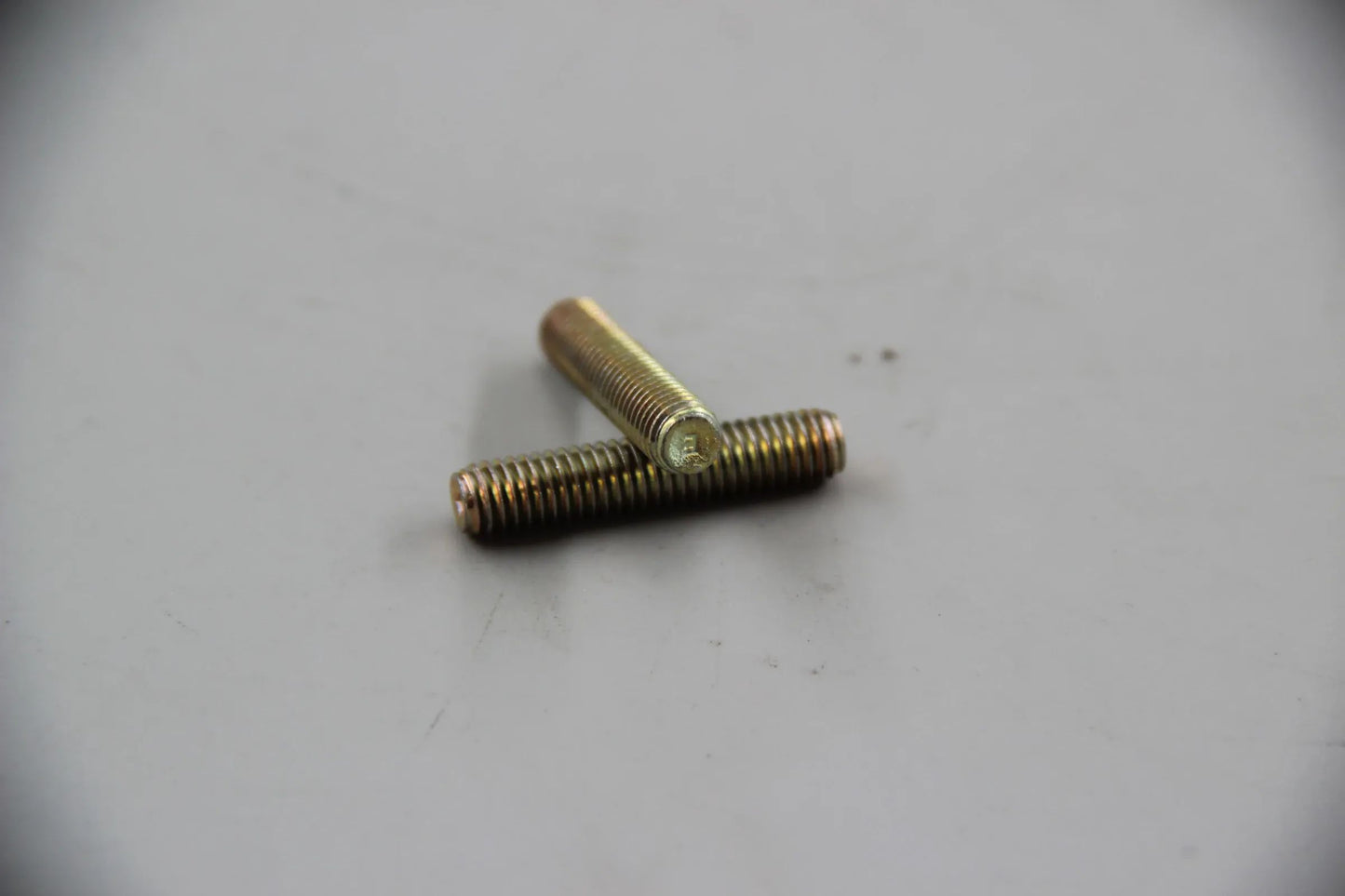 Orig BMW E21 E30 E36 E46 E28 E39 E24 E23 E66 2x Stiftschraube NOS NLA 07129908102