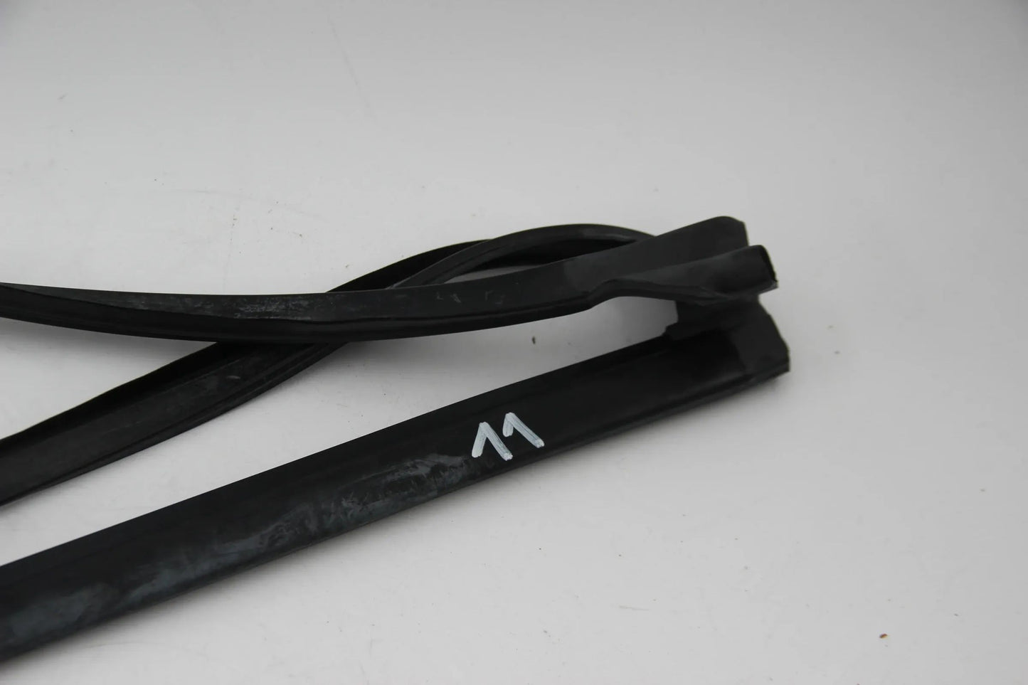 Original BMW Dichtung Türfuge Dachrahmen Gummi hinten links 51228254531