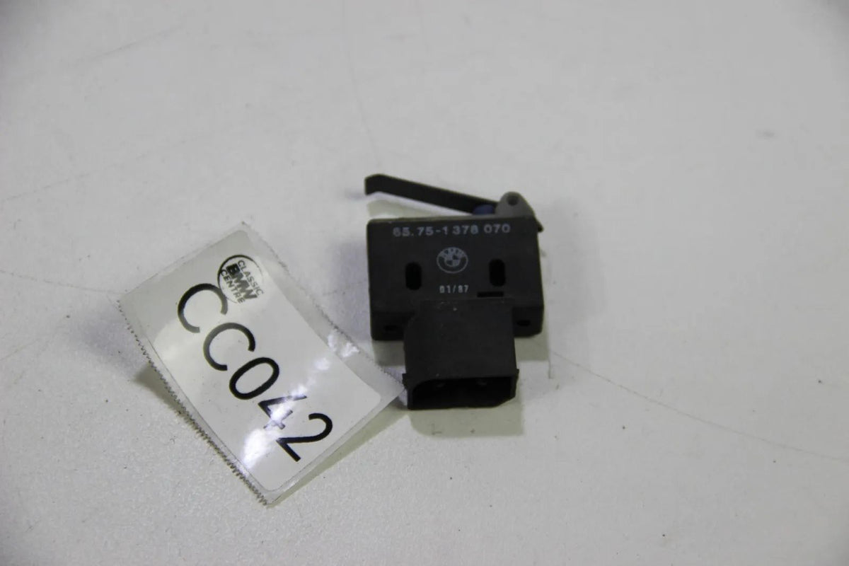 Original BMW E30 318i 320i 325i M3 E32 7er Mikroschalter Switch 65751378070