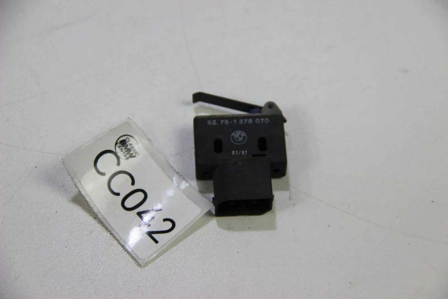 Original BMW E30 318i 320i 325i M3 E32 7er Mikroschalter Switch 65751378070