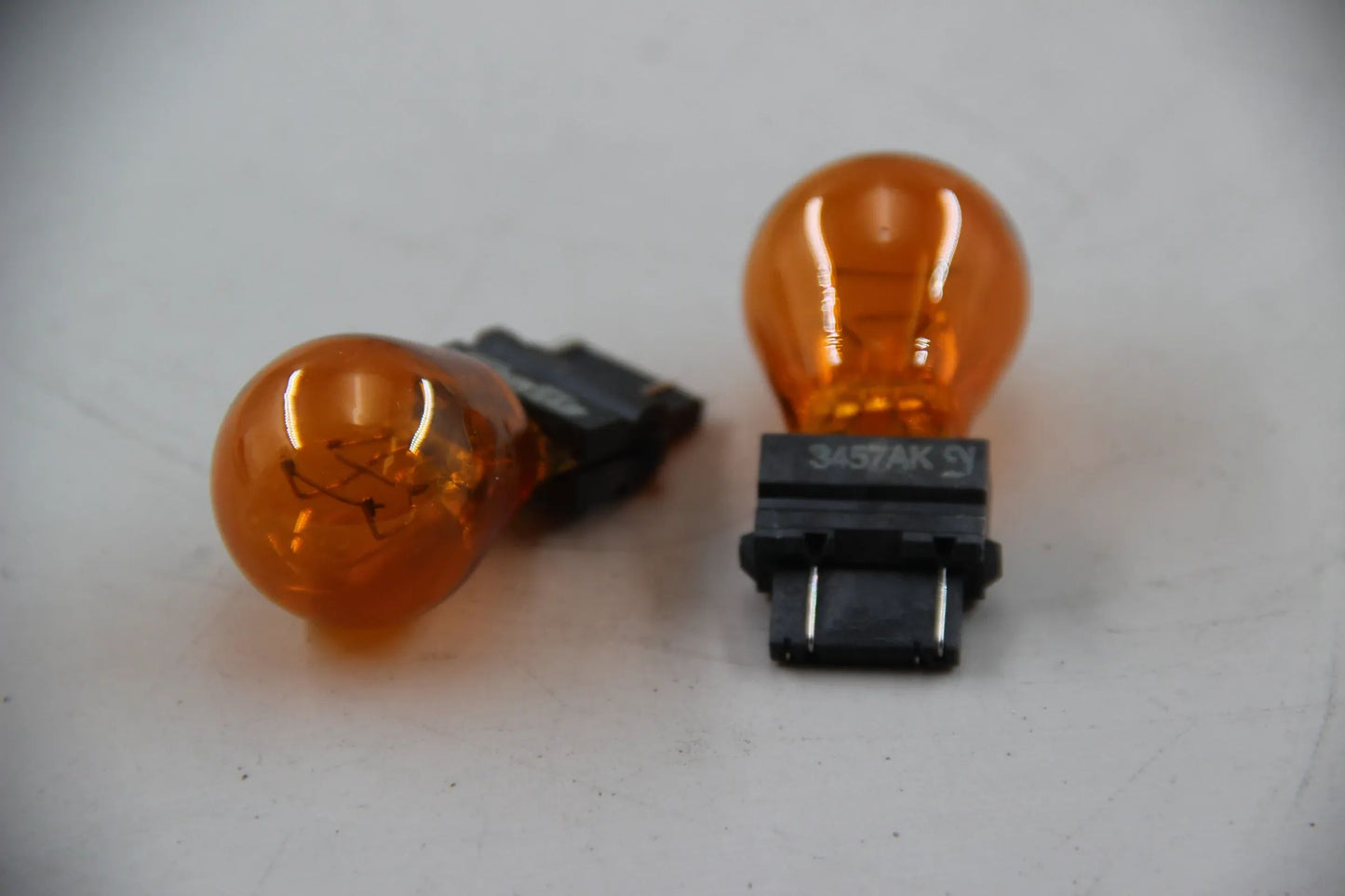Original BMW E39 525i-540i M5 E65 E66 E53 2x Glühlampe Gelb 63216931134