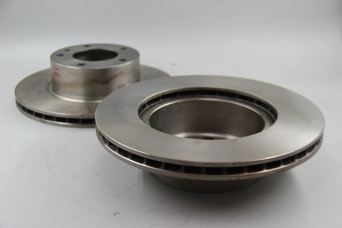 BMW E28 525i 528i 520i 524TD 2x Bremsscheibe belüftet Ferodo NLA NOS 34111151656