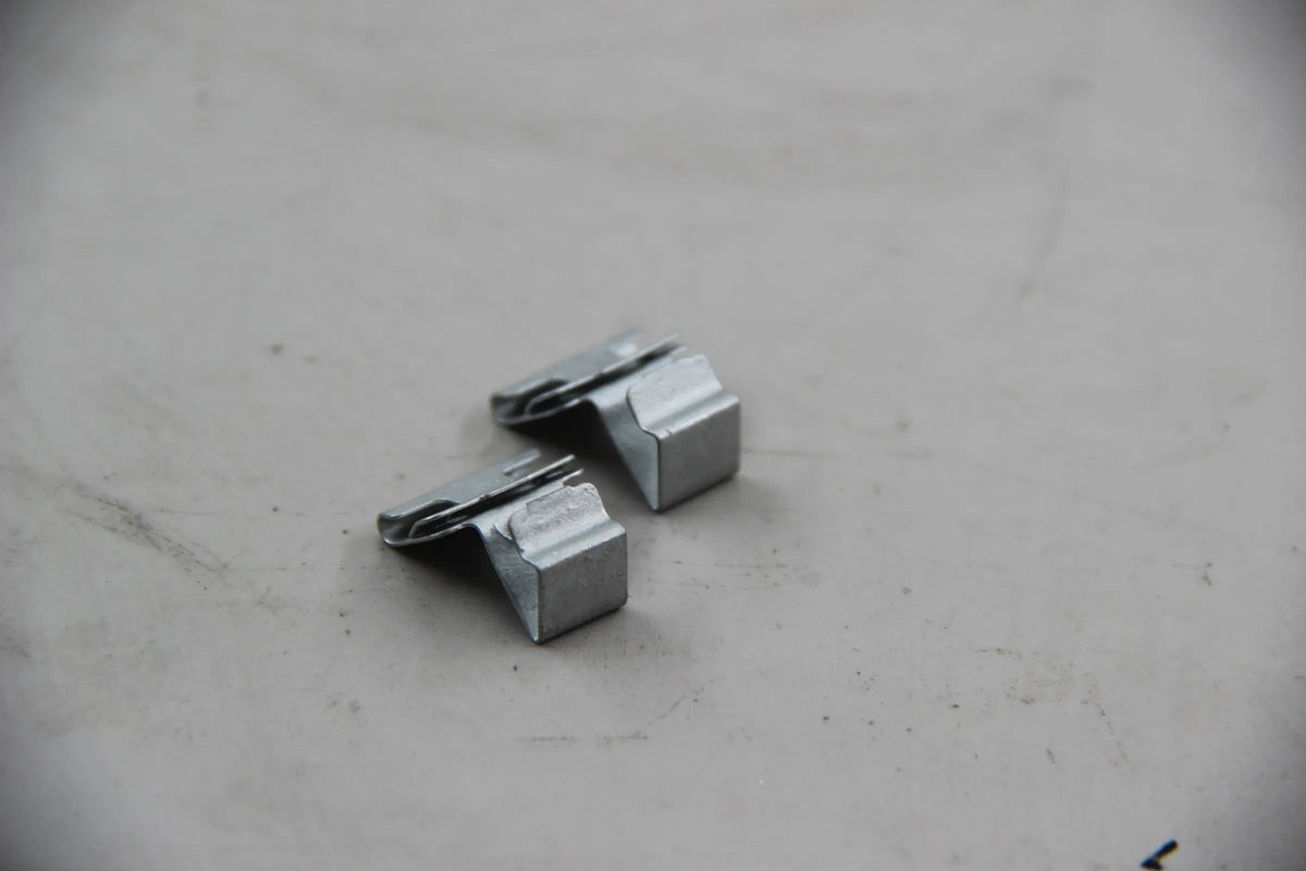 Original BMW E60 525d 530d 530xd 535d E61 525d 530d E83 2x Clip 12517799868