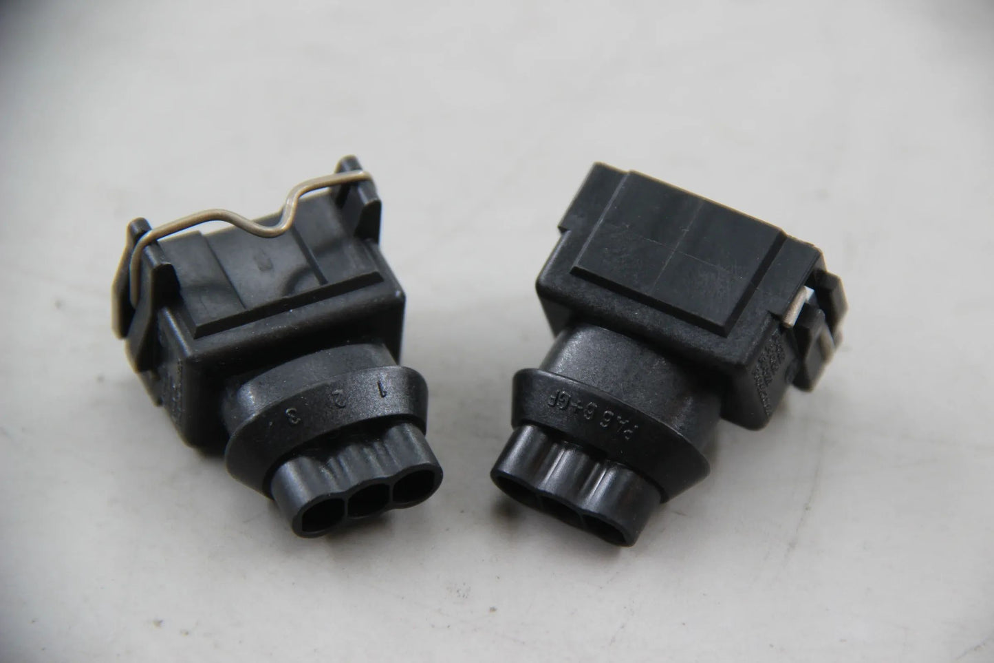Original BMW E36 320i-328i M3 E39 E38 Z3 2x Steckergehäuse 3-POL 12521732597