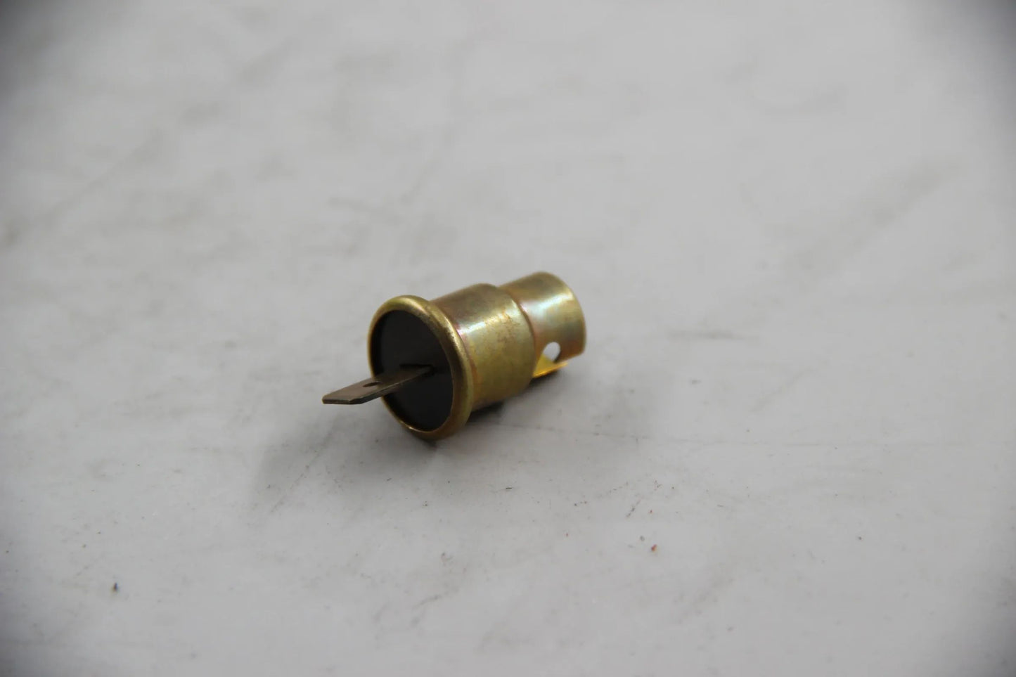 Original BMW E10 E3 E9 NK E21 E30 E12 E24 628CSi Lampenfassung 62148680130