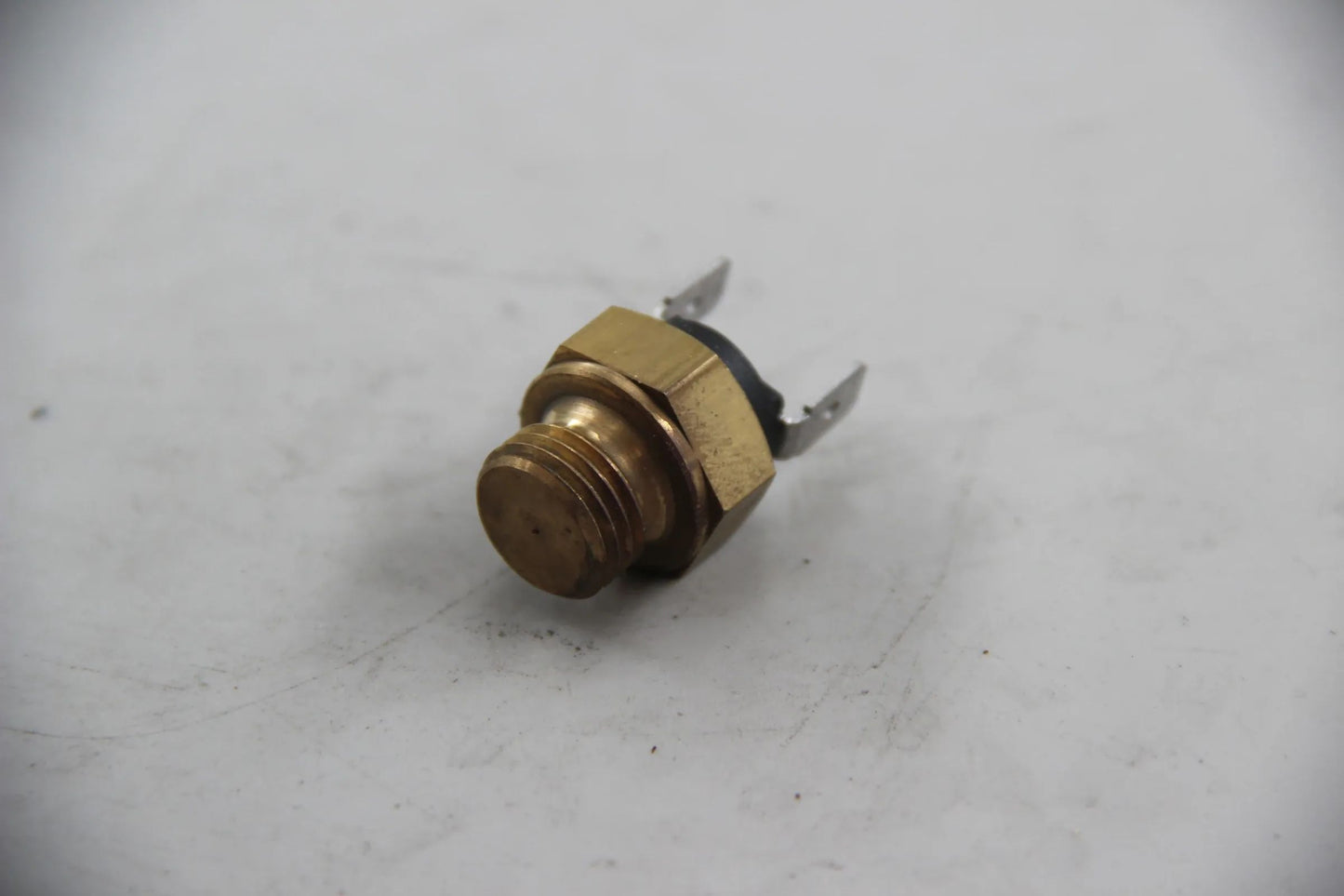 Original BMW E10 2002 E21 E12 E24 E23 Temperaturschalter 17CEL 61311364437
