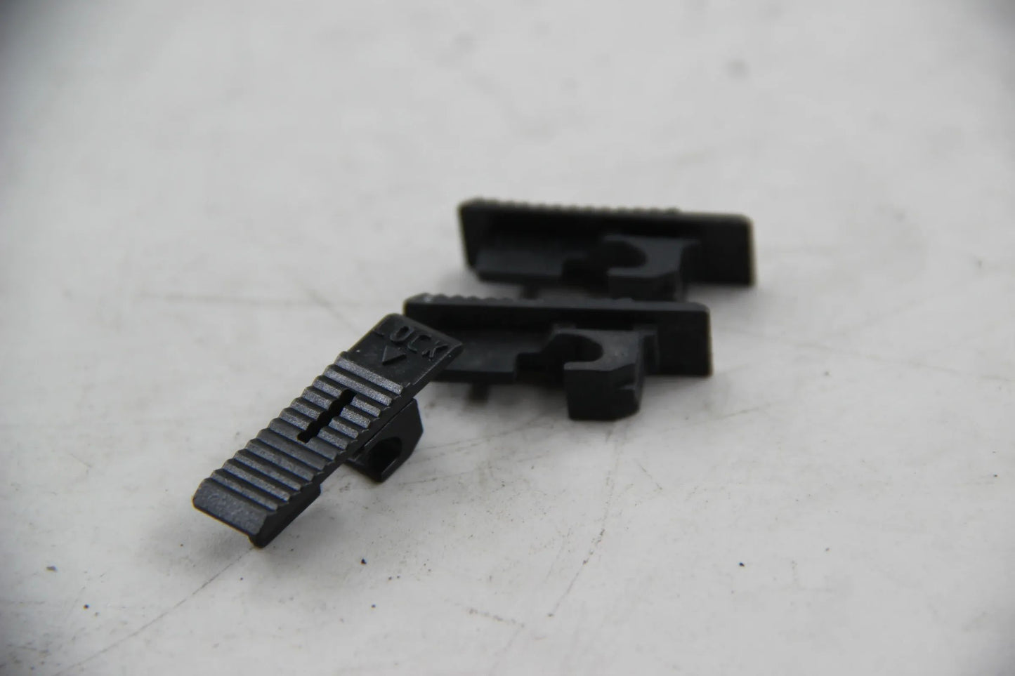 Original BMW E39 520i 523i-540i M5 3x Verriegelungsknopf Wischblatt 61618231740