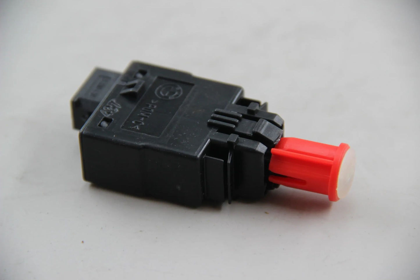 Original BMW E9 E30 E36 E28 E34 E24 E32 Bremslichtschalter 2-Polig 61318360420