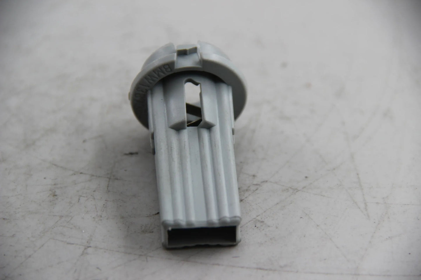 Original BMW E36 316i-328i M3 E38 728i-750i L7 Lampenfassung NOS NLA 63211387364
