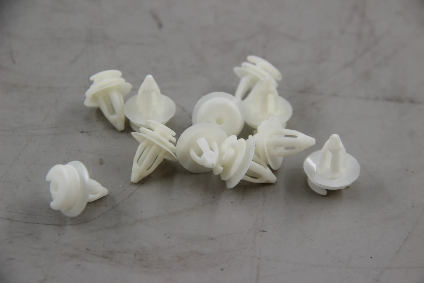 Original BMW E36 E46 E34 E39 E38 E53 E70 E71 E72 11x Clip natur 51411973500