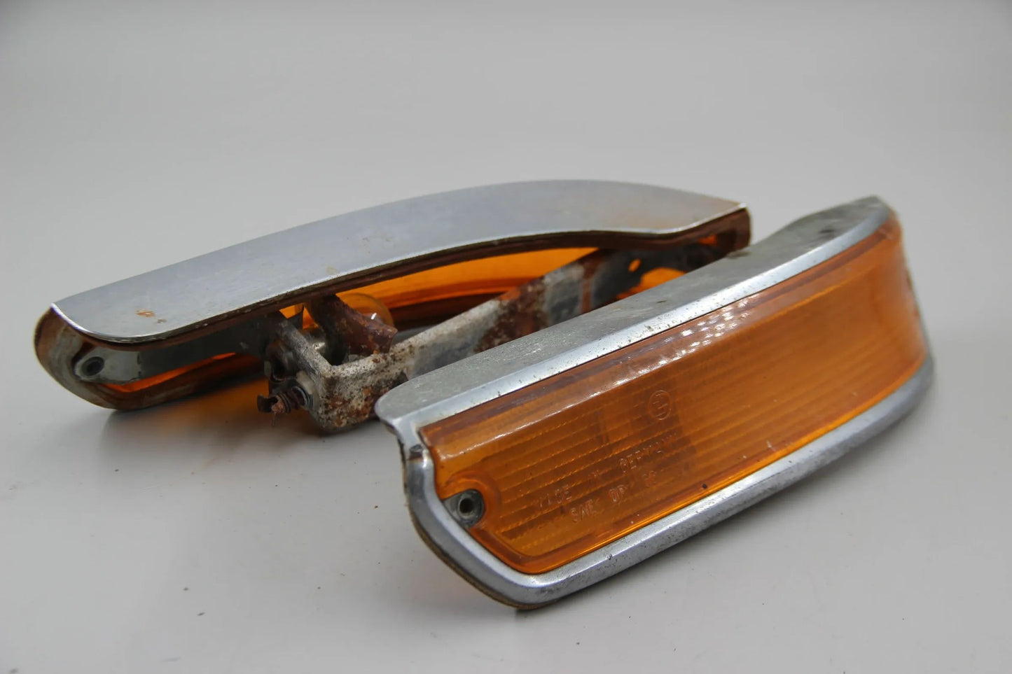 Orig BMW E10 1502 1600 2000 2002 ti Blinker rechts + links 63138454102 8454103