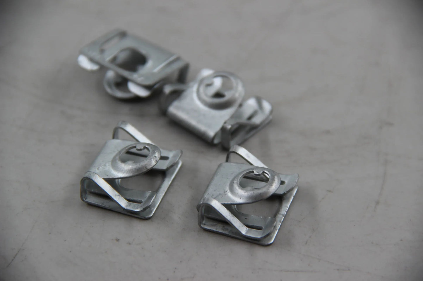 Orig. BMW E39 520i-540i E38 728i-750i L7 E52 Alpina V8 Z8 4x Klammer 51718176503