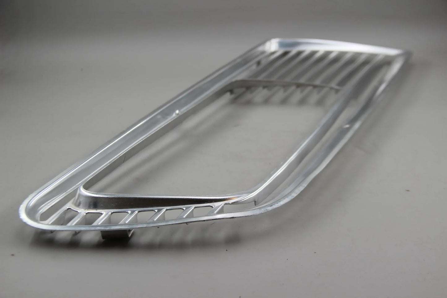 Original BMW NK 1800 2000 2000tilux Ziergitter links chrom NOS NLA 51135780113