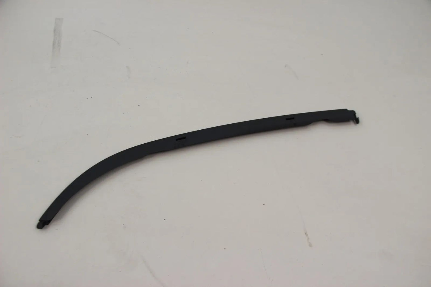 Original BMW E39 5er 520i-540i M5 Blende vorne rechts Grundiert 51138168810