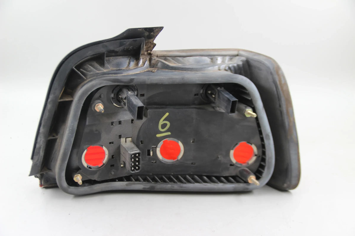 Original BMW E10 1502-2002tii 2002turbo Rückleuchte Reflektor rechts beschädigt 63211356932