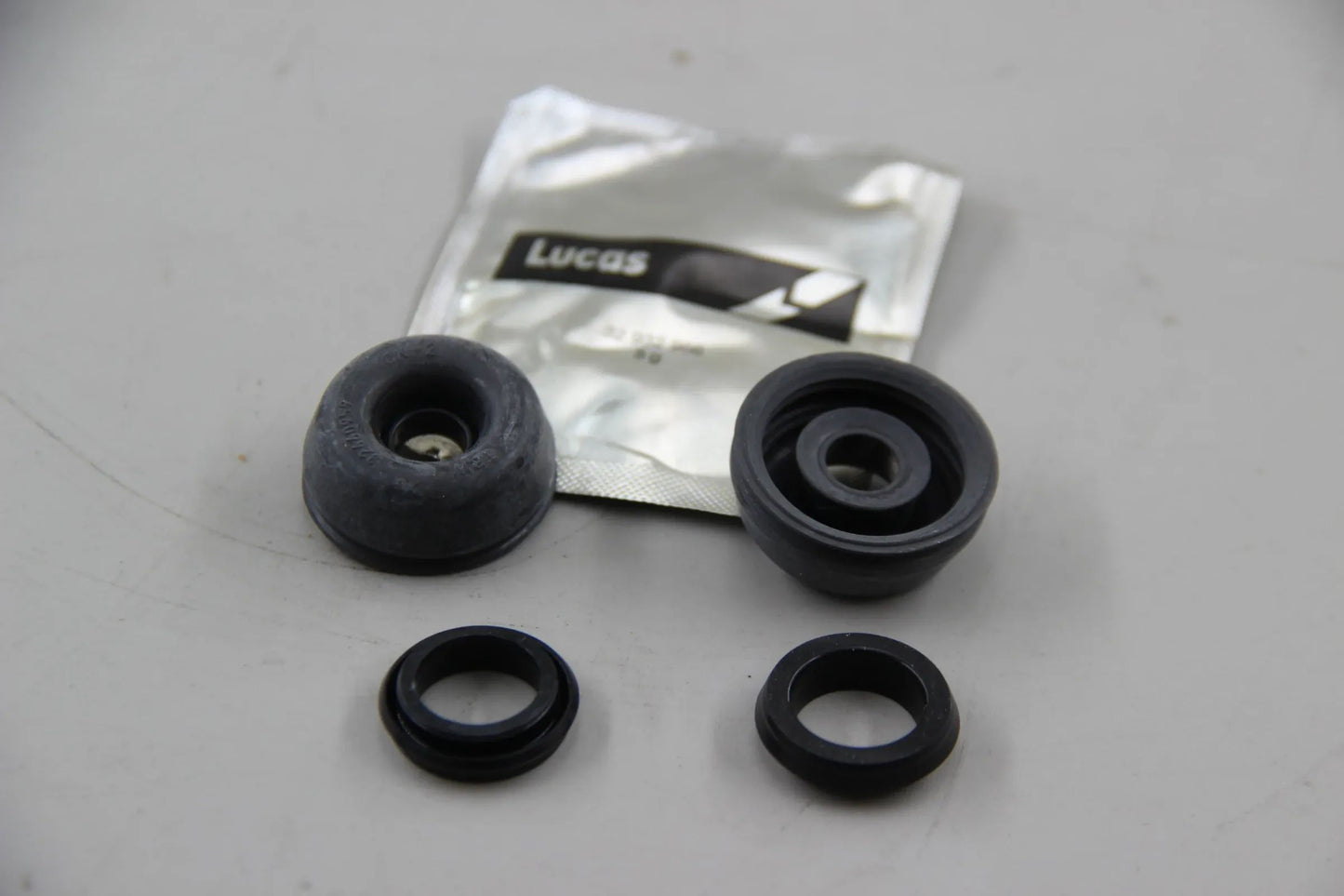 Original BMW E30 316 318i 320i Dichtungssatz Radbremszylinder 34211156636