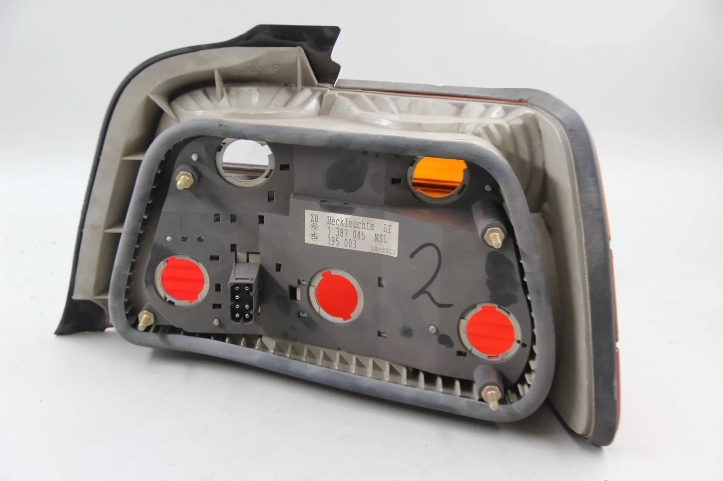 Original BMW E36 318i 325tds Limousine  Heckleuchte mit Nebelschlusslicht links 63211387045