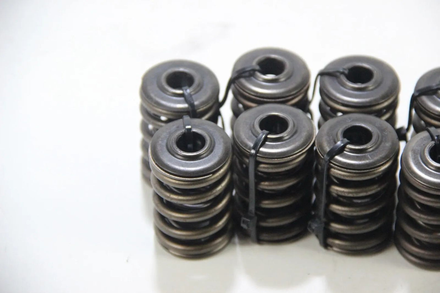 Original BMW E30 M3 S14  16x Ventilfeder mit Federtellern oben unten 11341312704