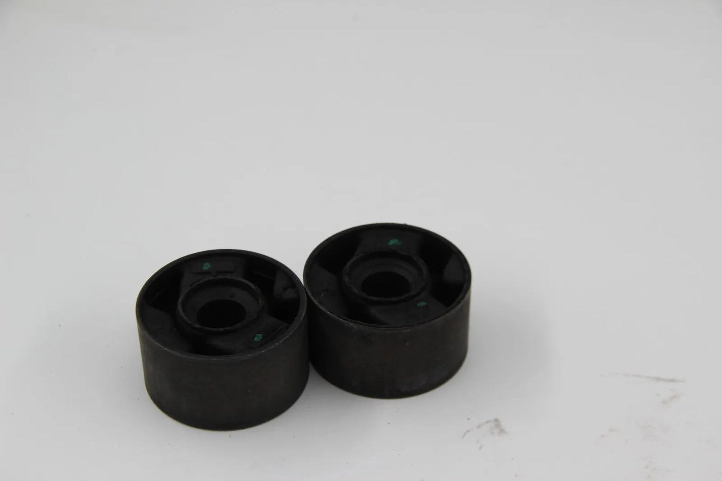 Original BMW E30 316-318is Satz Gummilager Querlenker Lager 31129058814