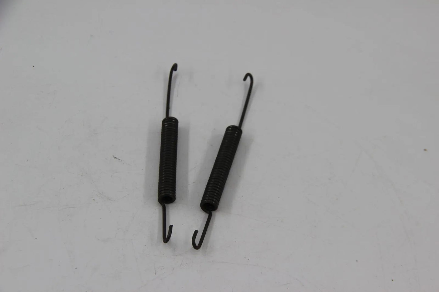 Orig BMW 1502 - 2002turbo E9 E21 E12 Zugfeder 2Stk Trommelbremse  34213660185