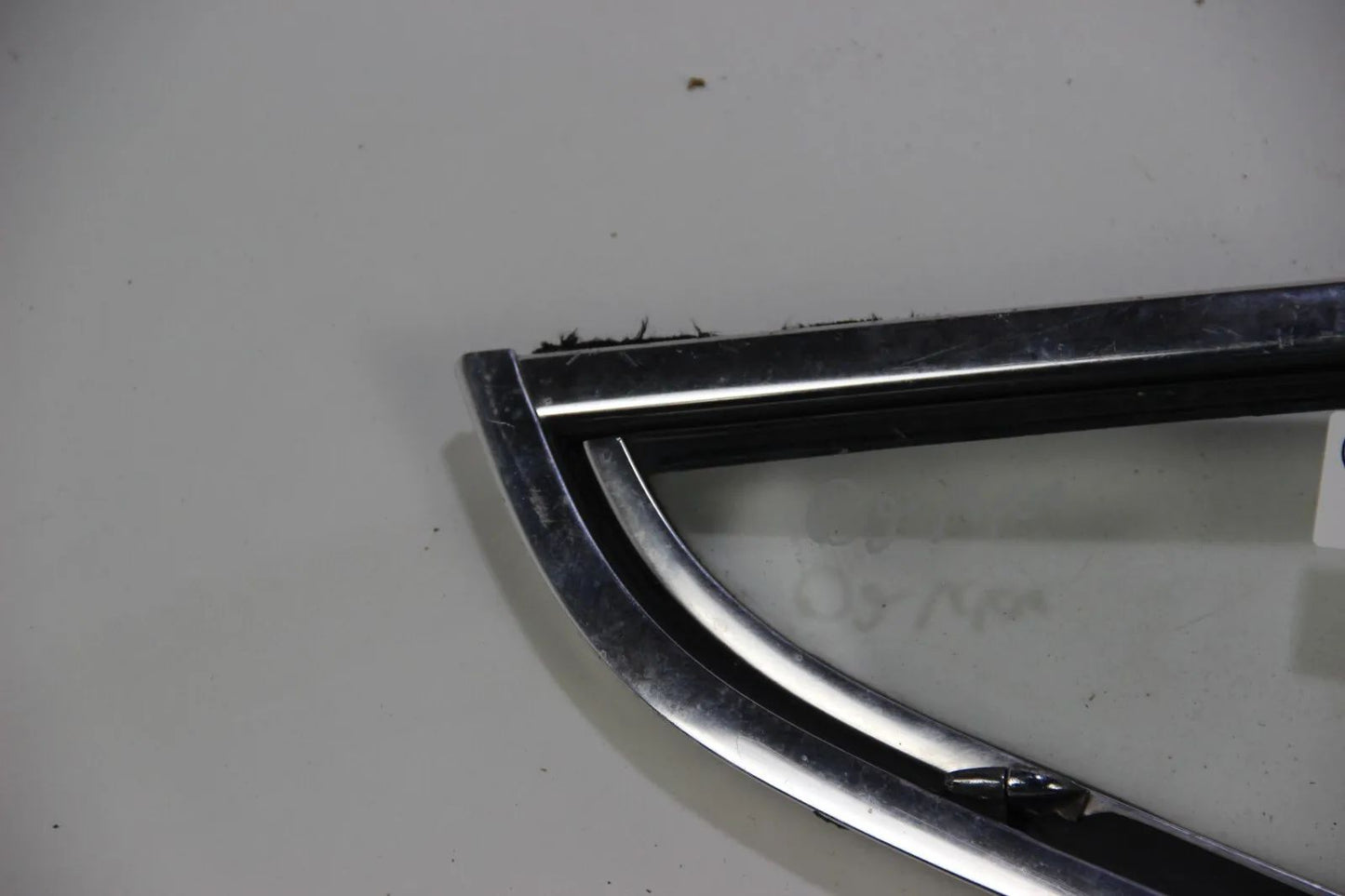 Original BMW E10 1502-2002  Dreiecksscheibe vorne links Klar Scheibenrahmen