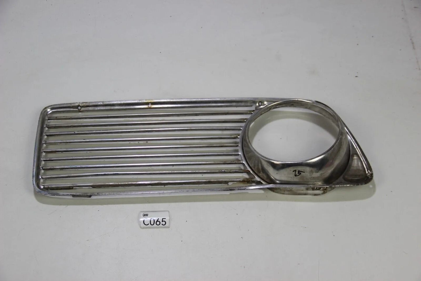 BMW E10 1502 1602 1802 2002  Ziergitter vorne Chrom Links Zierleiste OEM